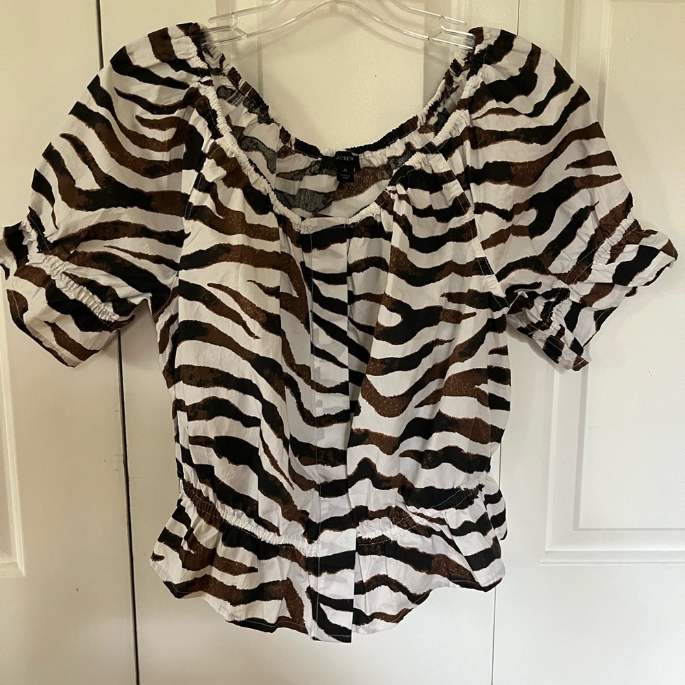 J.Crew print top. In excellent condition and smoke free. Size medium ladies.